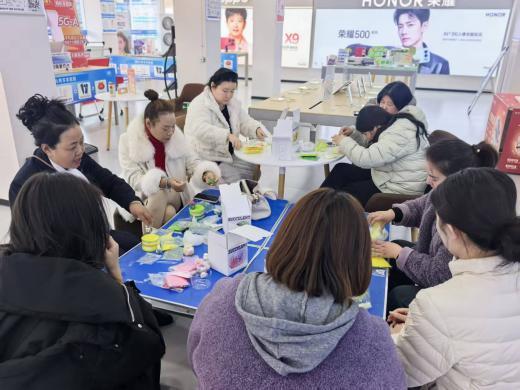 “香薰蜡烛DIY”星级服务活动AG真人漯河电信爱心翼站开展(图3)